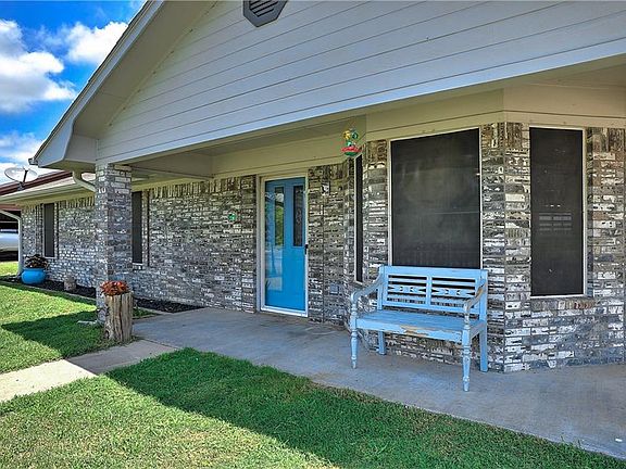2nd image of 122 Amy Ct