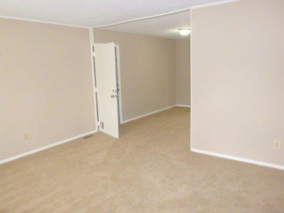 3rd image of 2534 Highwood Ln