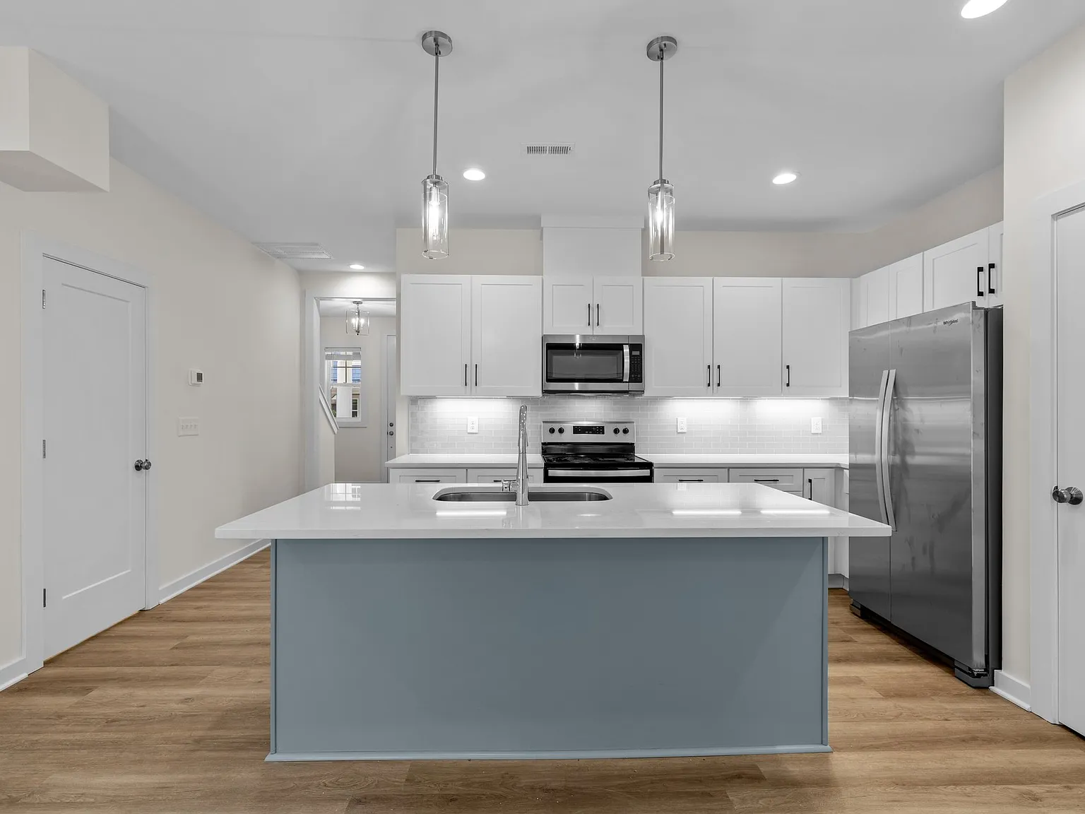 3 bed, 2.5 bath, 1469 sqft, $2,725 — Photo 4