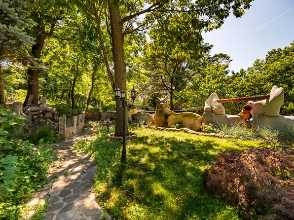 6015 Independence Avenue image 81 of 85