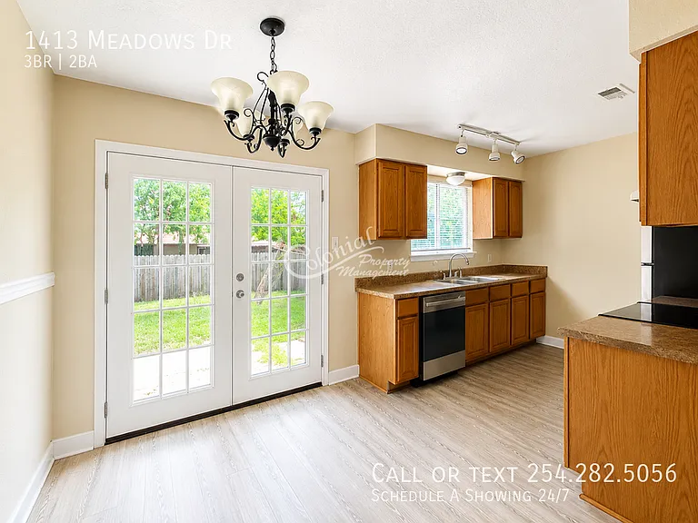1413 Meadows Dr — Photo 6