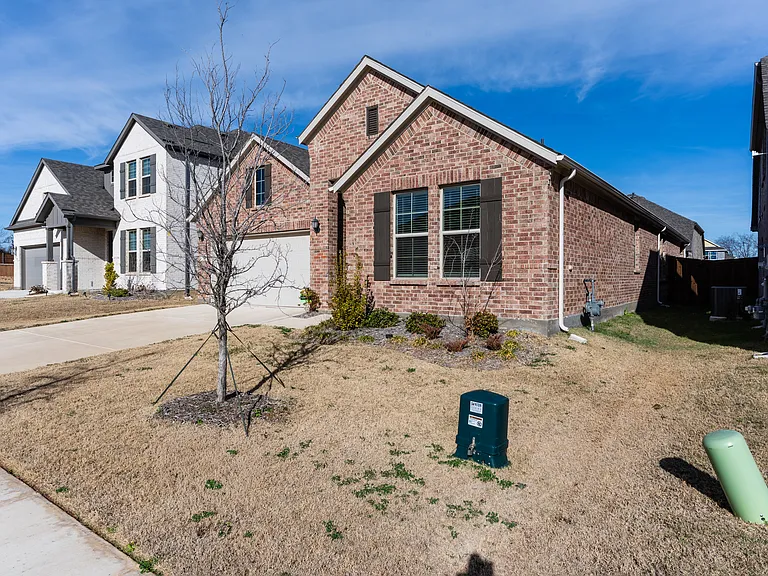 5200 Woodway Dr — Photo 3
