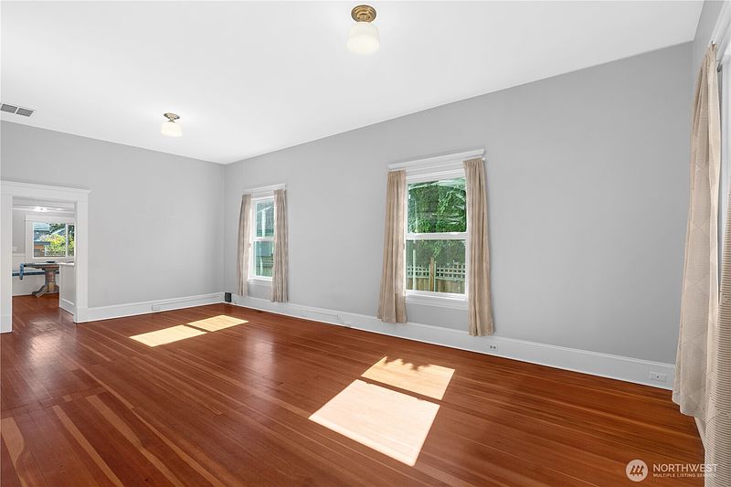 5th image of 2524 Franklin Street