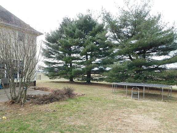 5th image of 1706 E Lewellen Rd