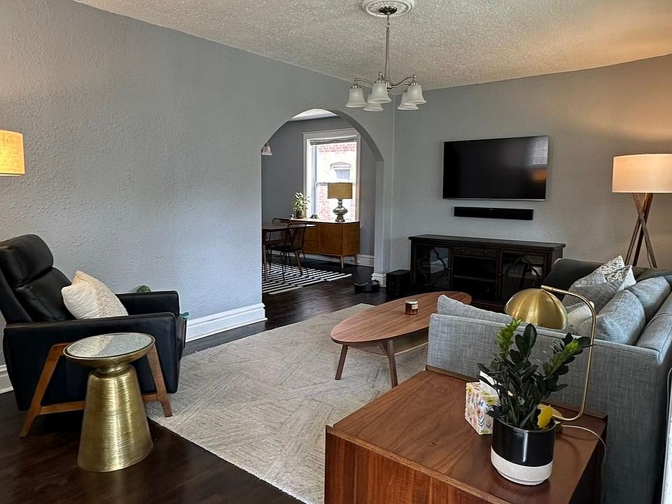 1st image of 5047 Winona Ave #B