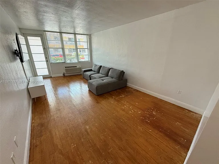 300 74th St #6 — Photo 2