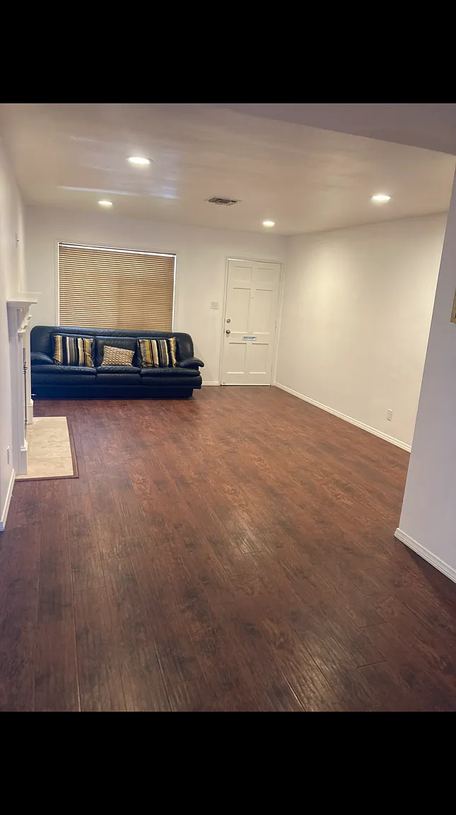 3 bed, 1656 sqft, $4,200 — Photo 2