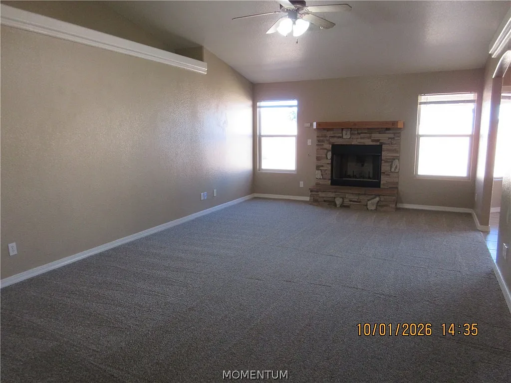 3 bed, 2.0 bath, 1679 sqft, $1,595 — Photo 2