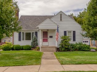 325 Elizabeth St, Rockford, MI 49341