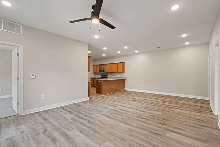 Adelyn Apartments — Photo 2