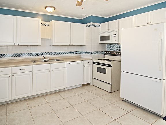 5th image of 4805 Karen Dr