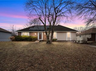 1105 SW 21st St, Blue Springs, MO 64015