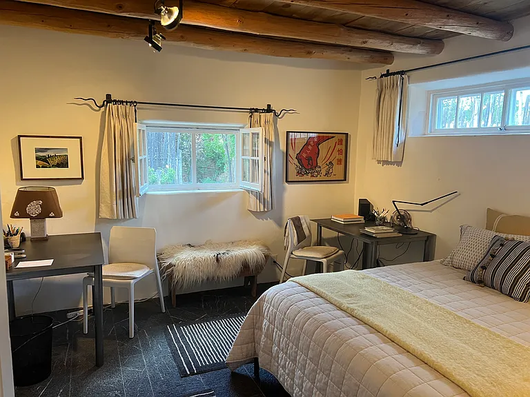 Guest bedroom with double bed