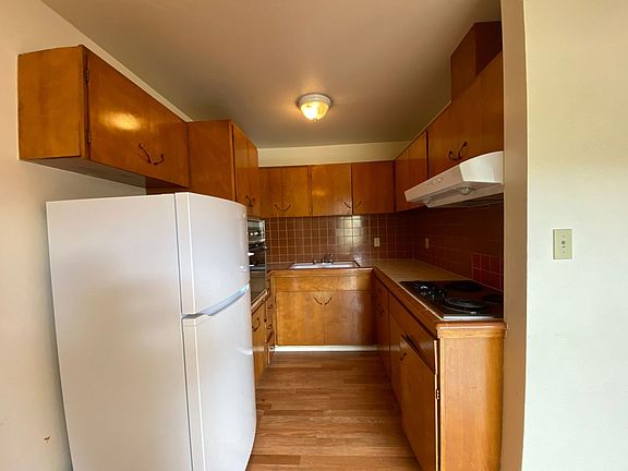 3rd image of 570 58th St #570F