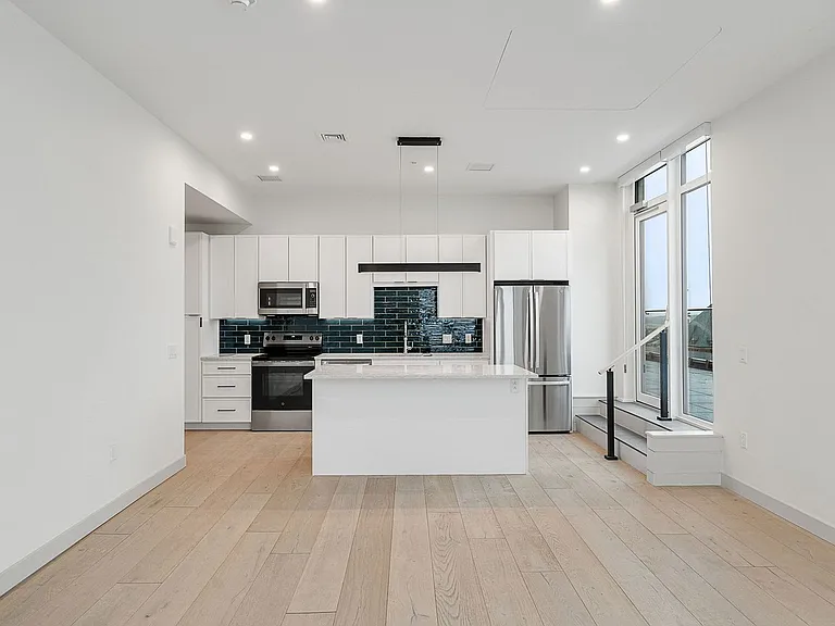 Bank Street Apartments at Burlington Square — Photo 56