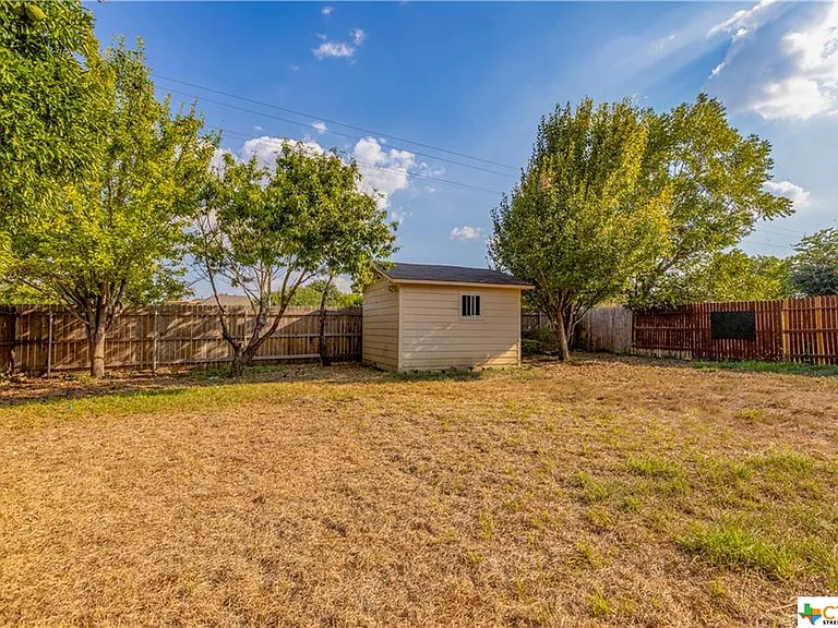 394 Pecan Mdws — Photo 16