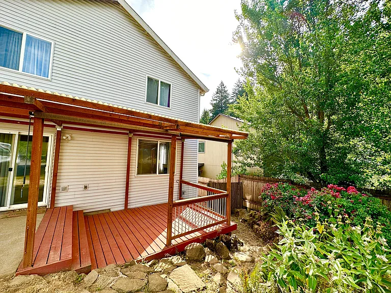 561 NW Mitchell Ct — Photo 15