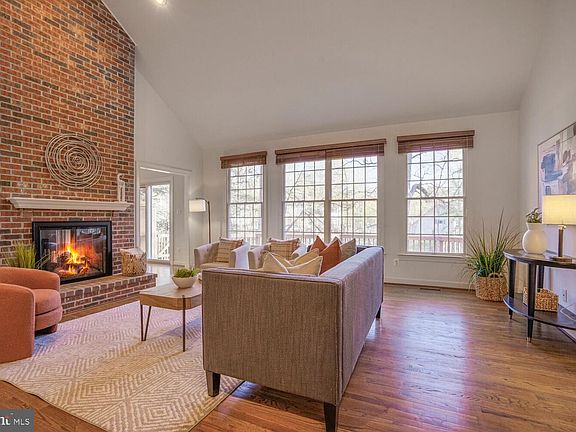 5th image of 6211 Woodland Lake Dr