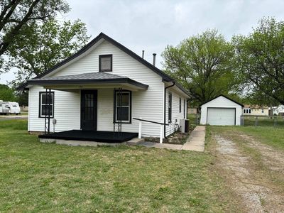 205 N Elm St, Douglass, KS, 67039