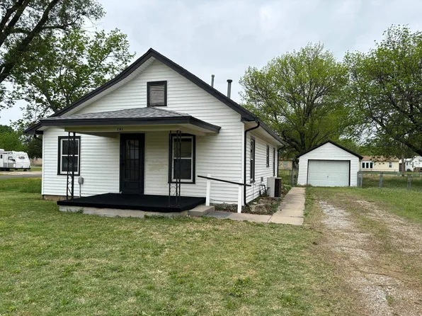 205 N Elm St, Douglass, KS 67039
