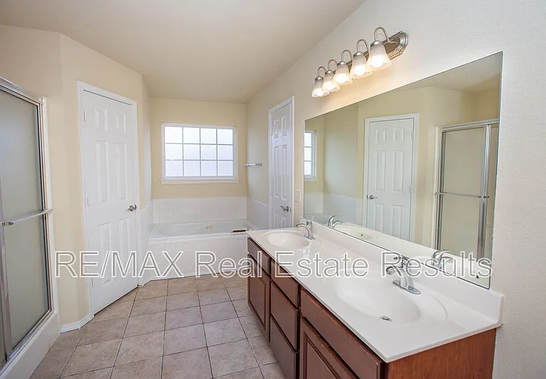 1902 SW Fremont St — Photo 17