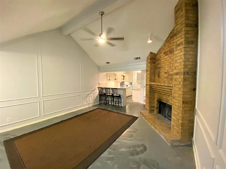 221 Hood St — Photo 4