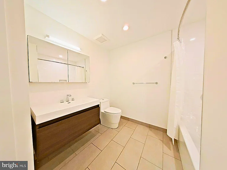 421 Wallace St — Photo 21