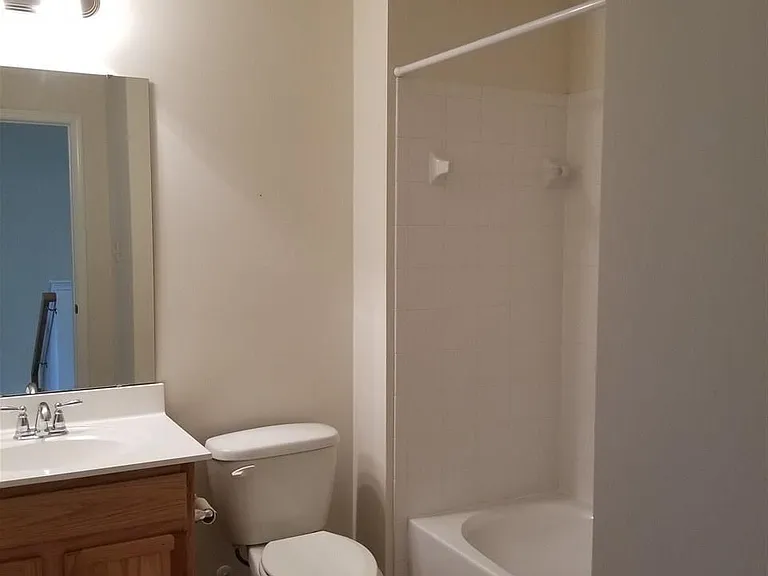 2442 Abington Dr — Photo 12