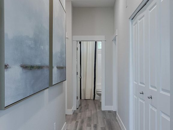 5th image of 955 N Jackson St #6