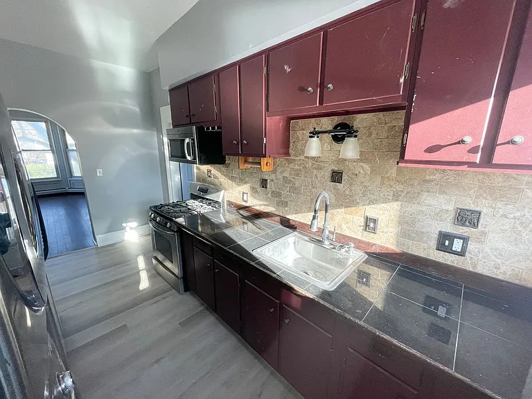 640 3rd Ave — Photo 20