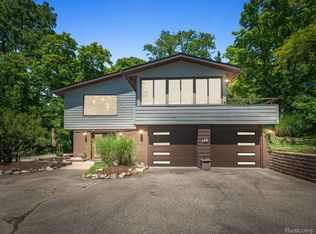 5151 N Adams Rd, Bloomfield Hills, MI 48304