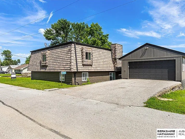 2040 Platteview Dr