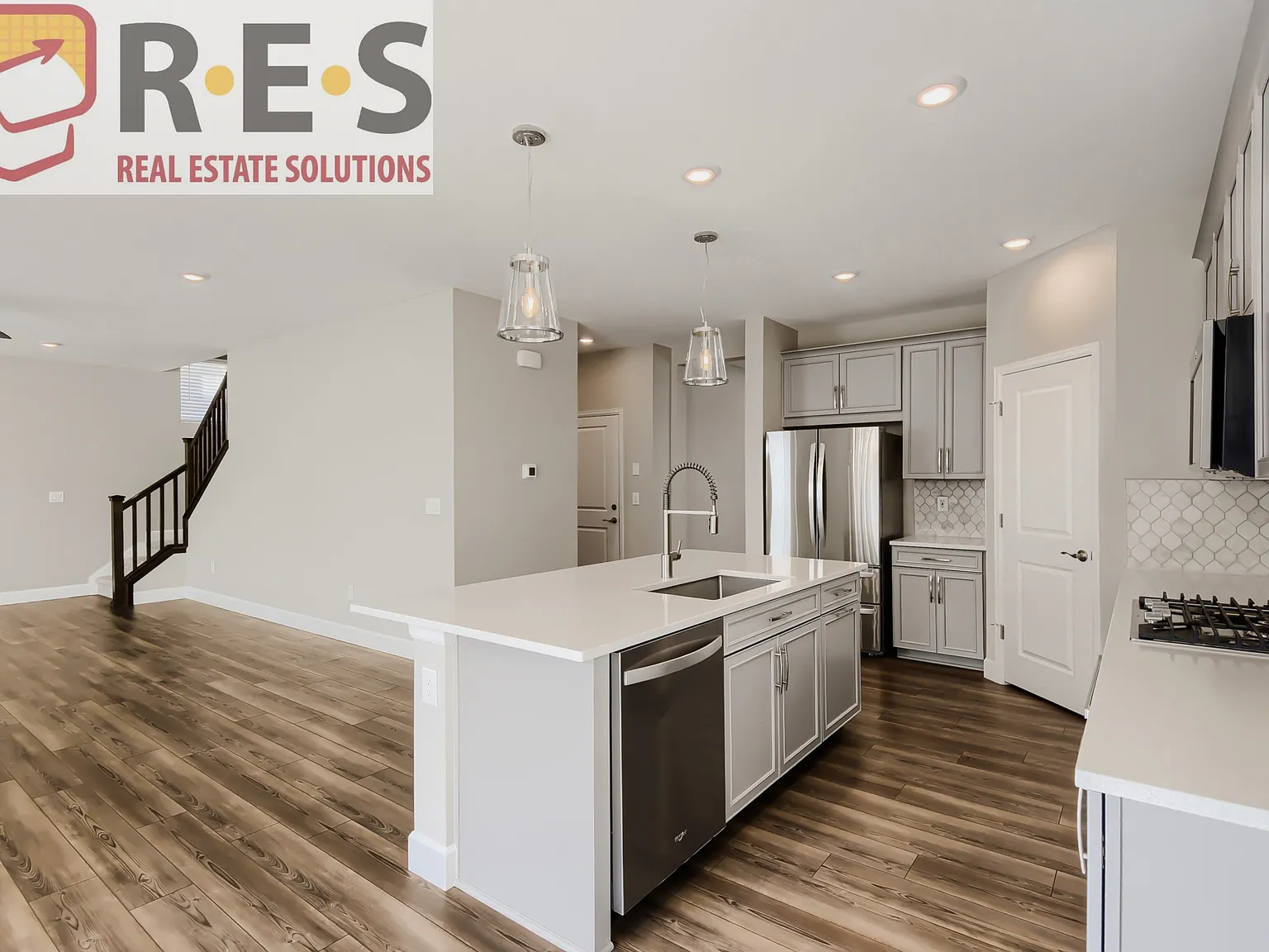 5 bed, 3.5 bath, 3977 sqft, $3,550 — Photo 4