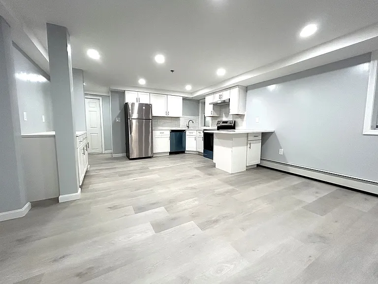 40 Plymouth St #3 — Photo 2
