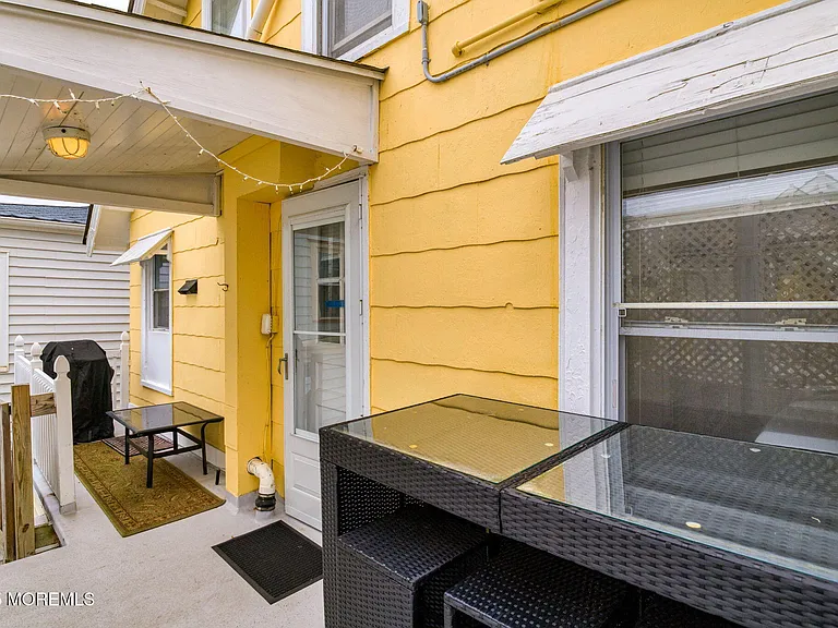 19 Webb Ave #2 — Photo 4