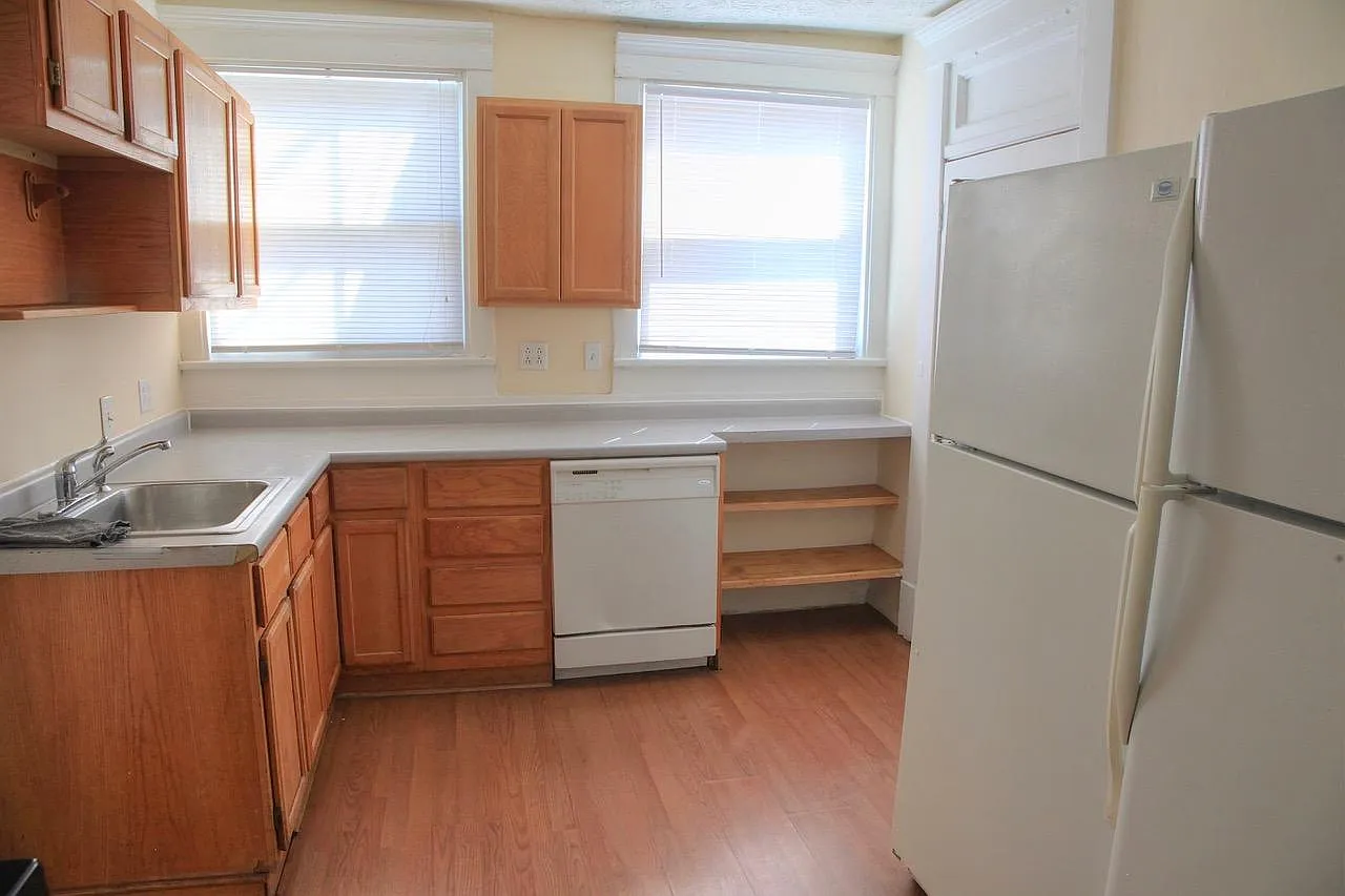 321 E 17th Ave — Photo 3