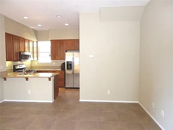 3rd image of 472 Almond Rd