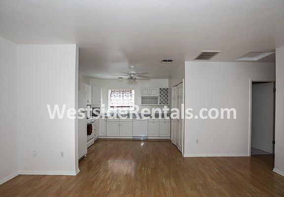 4th image of 1753 Centinela Ave APT A