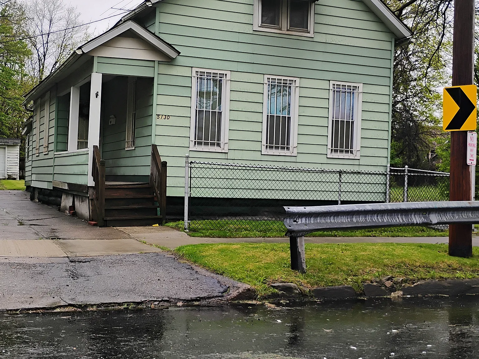 3 bed, 1235 sqft, $1,350 — Photo 2