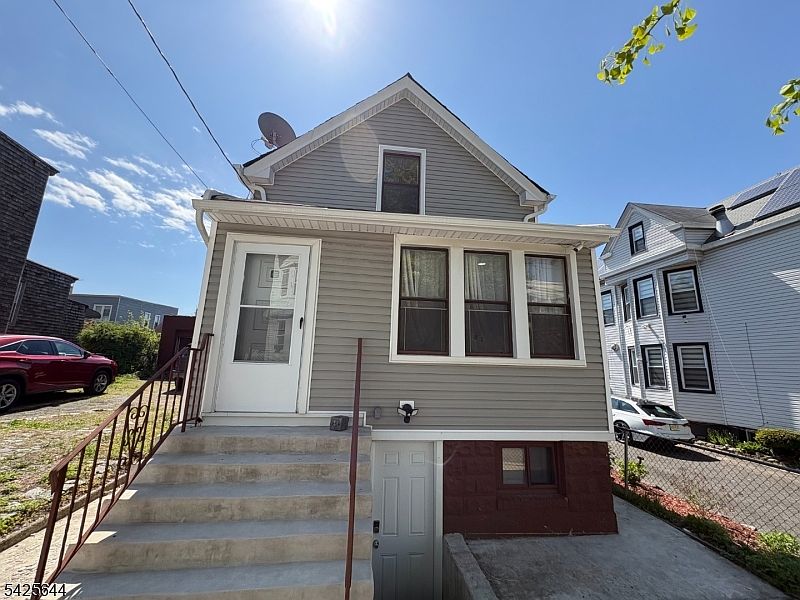 1st image of 301 Lembeck Ave
