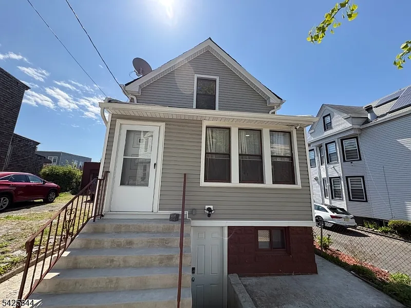301 Lembeck Ave
