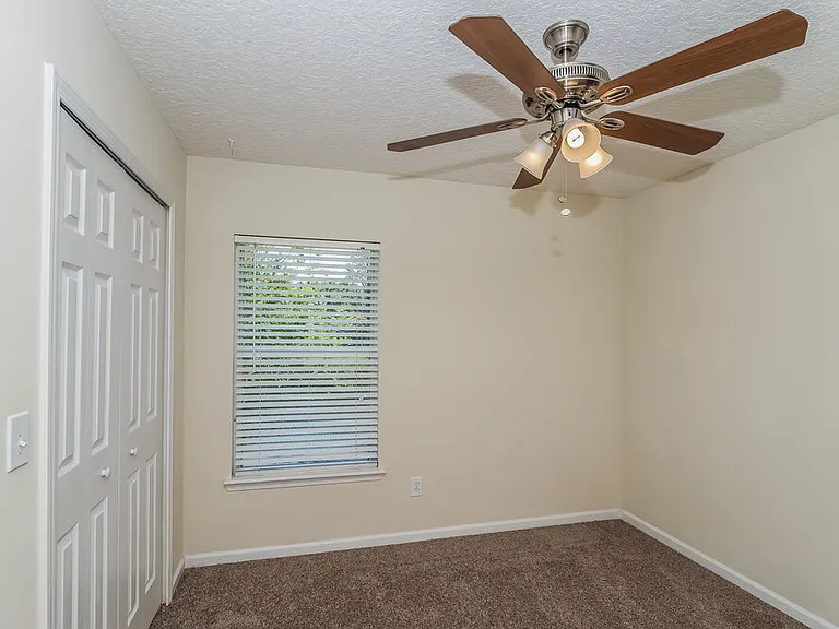 341 W Tropical Trce — Photo 11