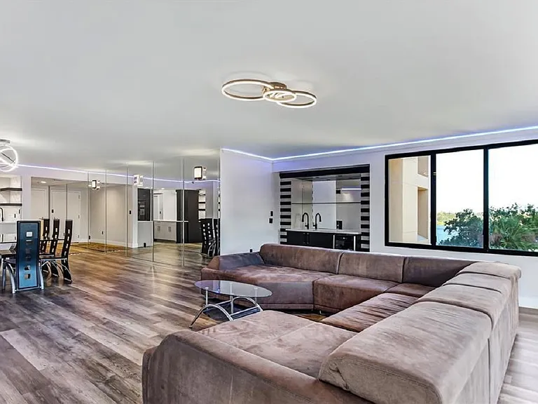7550 Hinson St — Photo 10