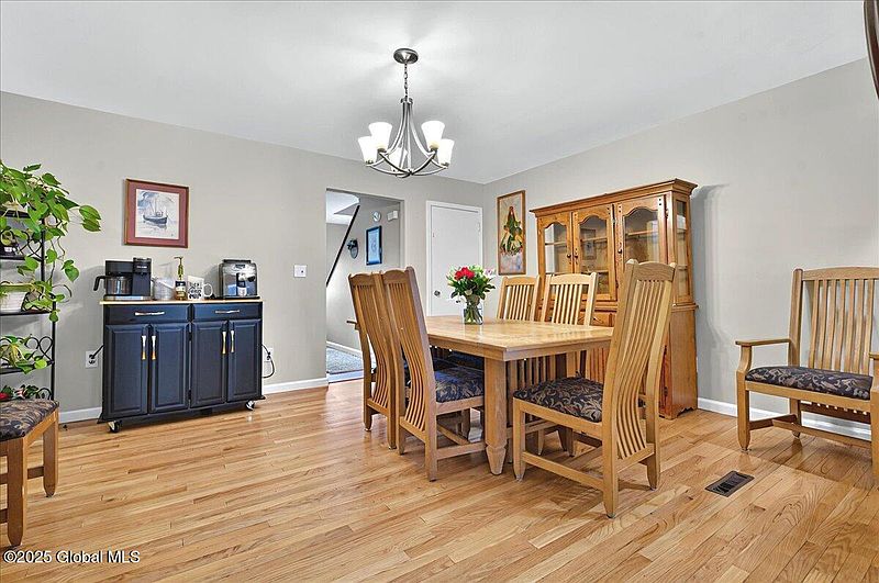 5th image of 1019 Rose Avenue