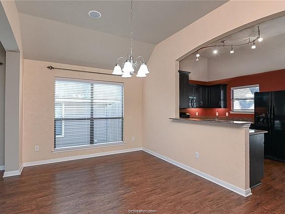 4th image of 2035 Autumn Lake Dr
