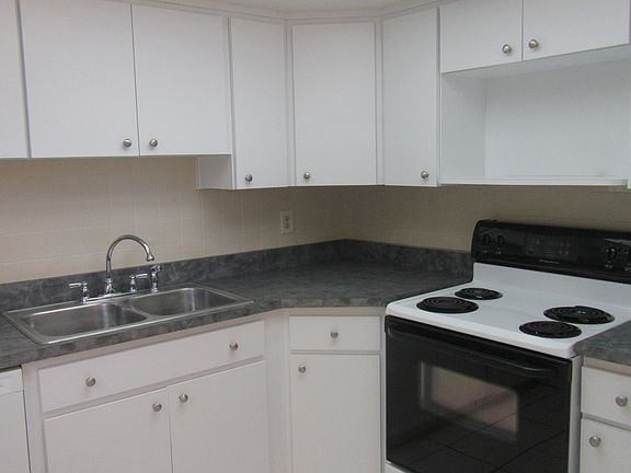 3rd image of 408 Jackson Ave