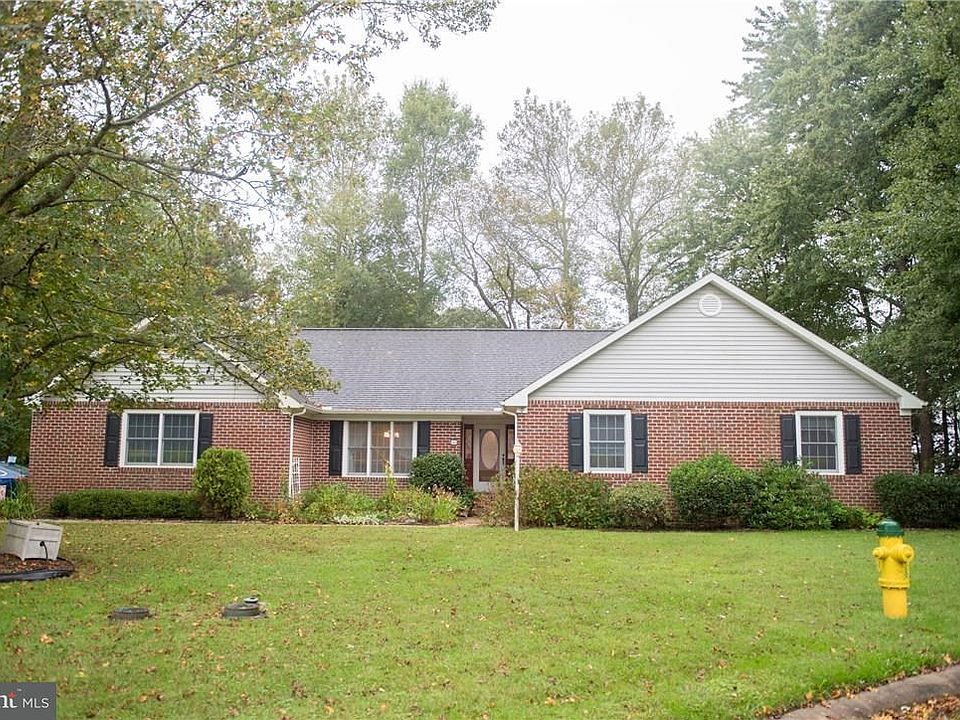 1st image of 205 Cedar Ct