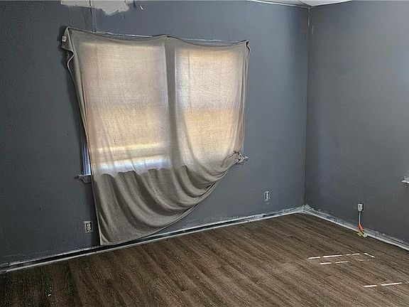 5th image of 729 Behrman Ave