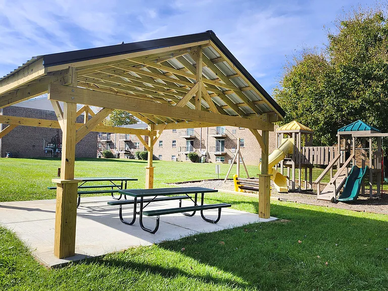 Crown Crossing Apartments — Photo 8