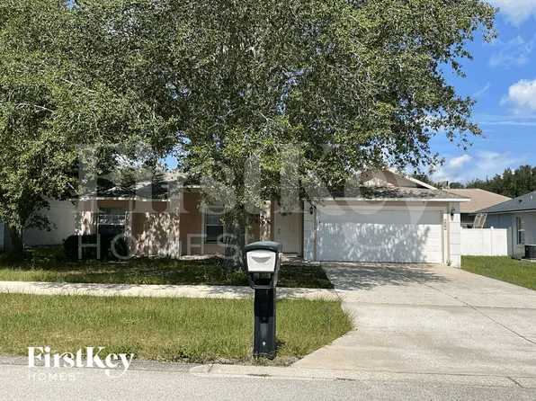 709 La Costa St, Minneola, FL 34715